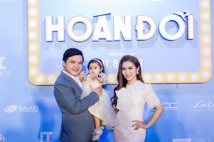 Hết dùng ví che, Nhã Phương lại diện áo thun rộng thùng thình chẳng thấy bụng ở đâu - Ảnh 8. Hết dùng ví che, Nhã Phương lại diện áo thun rộng thùng thình chẳng thấy bụng ở đâu - Ảnh 8.