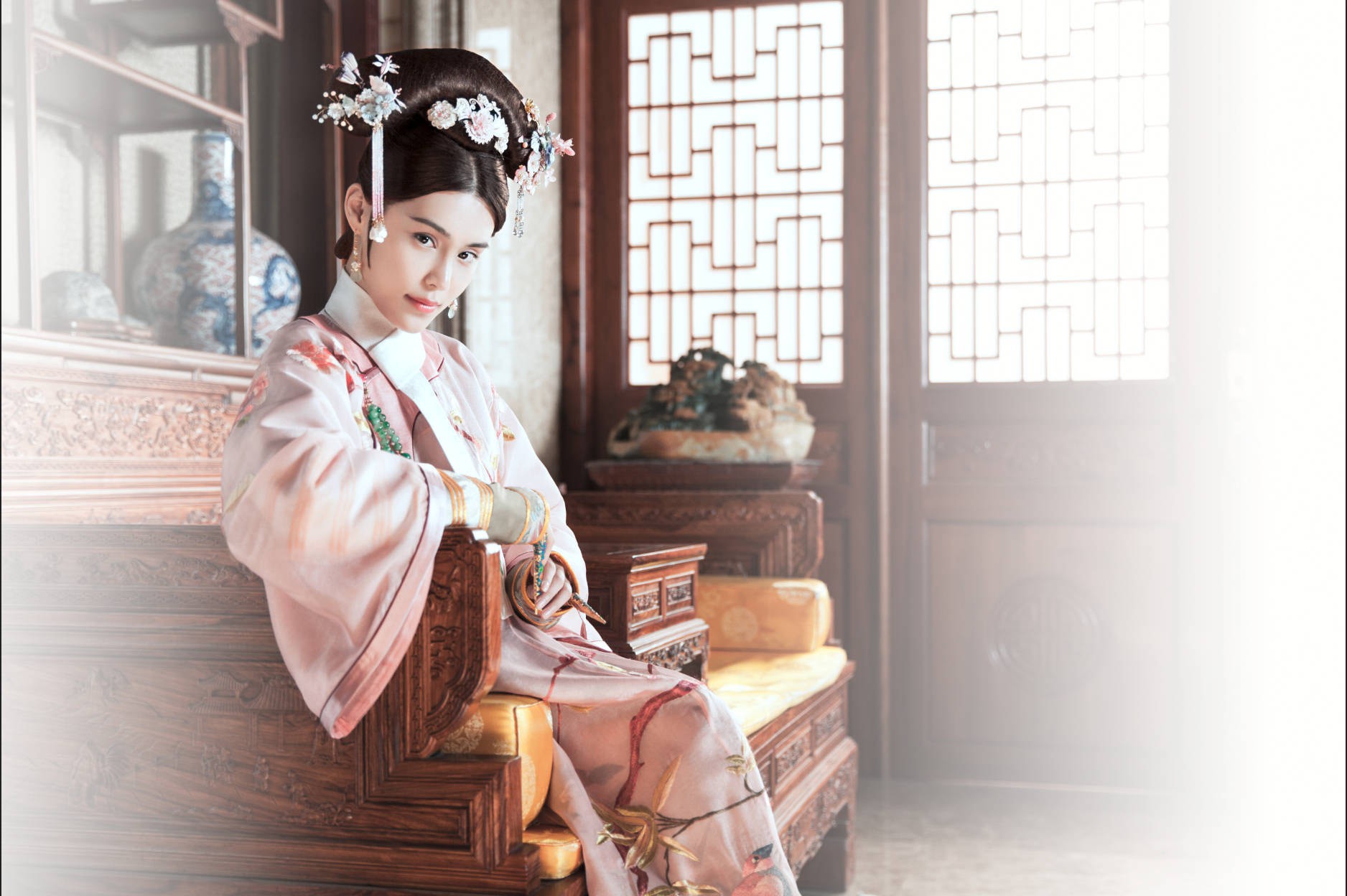 Đáng thương như cô gái này: Vừa giao chiến hậu cung đã chết sớm, lại còn bị chê bai vì gương mặt giống đàn ông - Ảnh 4. Đáng thương như cô gái này: Vừa giao chiến hậu cung đã chết sớm, lại còn bị chê bai vì gương mặt giống đàn ông - Ảnh 4.