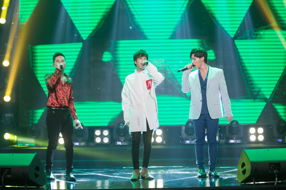 Diva Hồng Nhung gây choáng với bức ảnh khoe trọn lưng trần trên sân khấu - Ảnh 4. Diva Hồng Nhung gây choáng với bức ảnh khoe trọn lưng trần trên sân khấu - Ảnh 4.