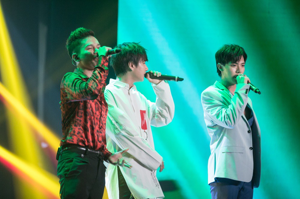 Diva Hồng Nhung gây choáng với bức ảnh khoe trọn lưng trần trên sân khấu - Ảnh 5. Diva Hồng Nhung gây choáng với bức ảnh khoe trọn lưng trần trên sân khấu - Ảnh 5.