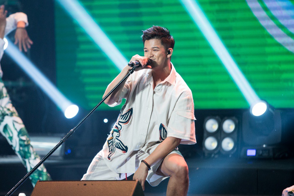 Diva Hồng Nhung gây choáng với bức ảnh khoe trọn lưng trần trên sân khấu - Ảnh 14. Diva Hồng Nhung gây choáng với bức ảnh khoe trọn lưng trần trên sân khấu - Ảnh 14.