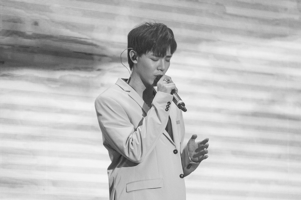 Diva Hồng Nhung gây choáng với bức ảnh khoe trọn lưng trần trên sân khấu - Ảnh 19. Diva Hồng Nhung gây choáng với bức ảnh khoe trọn lưng trần trên sân khấu - Ảnh 19.