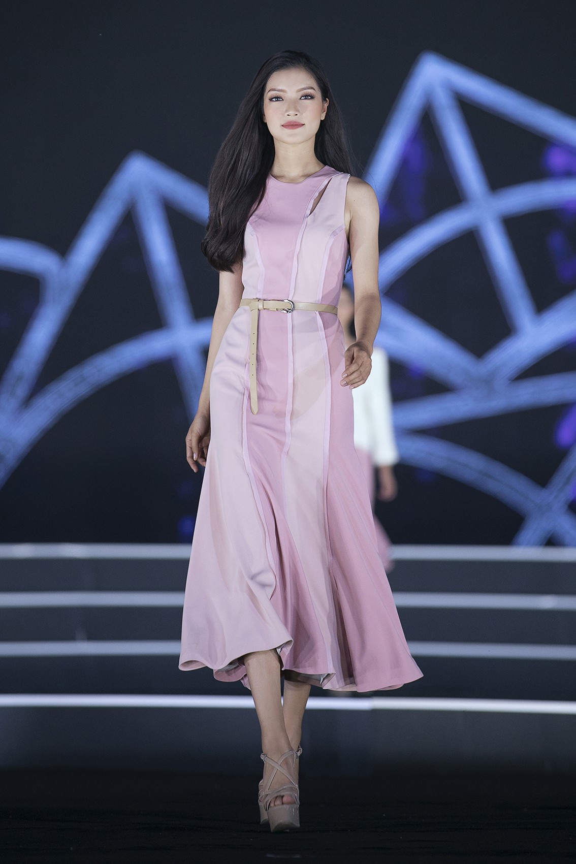 Minh Tiệp bị phản đối khi bình luận thí sinh Hoa Hậu Việt Nam diện váy như vợ mình khi... mang bầu - Ảnh 24. Minh Tiệp bị phản đối khi bình luận thí sinh Hoa Hậu Việt Nam diện váy như vợ mình khi... mang bầu - Ảnh 24.