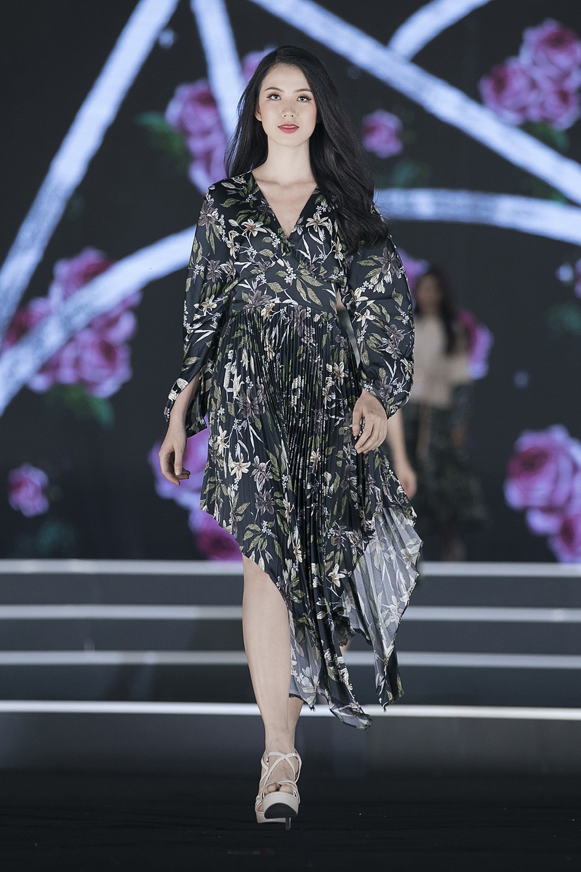 Minh Tiệp bị phản đối khi bình luận thí sinh Hoa Hậu Việt Nam diện váy như vợ mình khi... mang bầu - Ảnh 25. Minh Tiệp bị phản đối khi bình luận thí sinh Hoa Hậu Việt Nam diện váy như vợ mình khi... mang bầu - Ảnh 25.