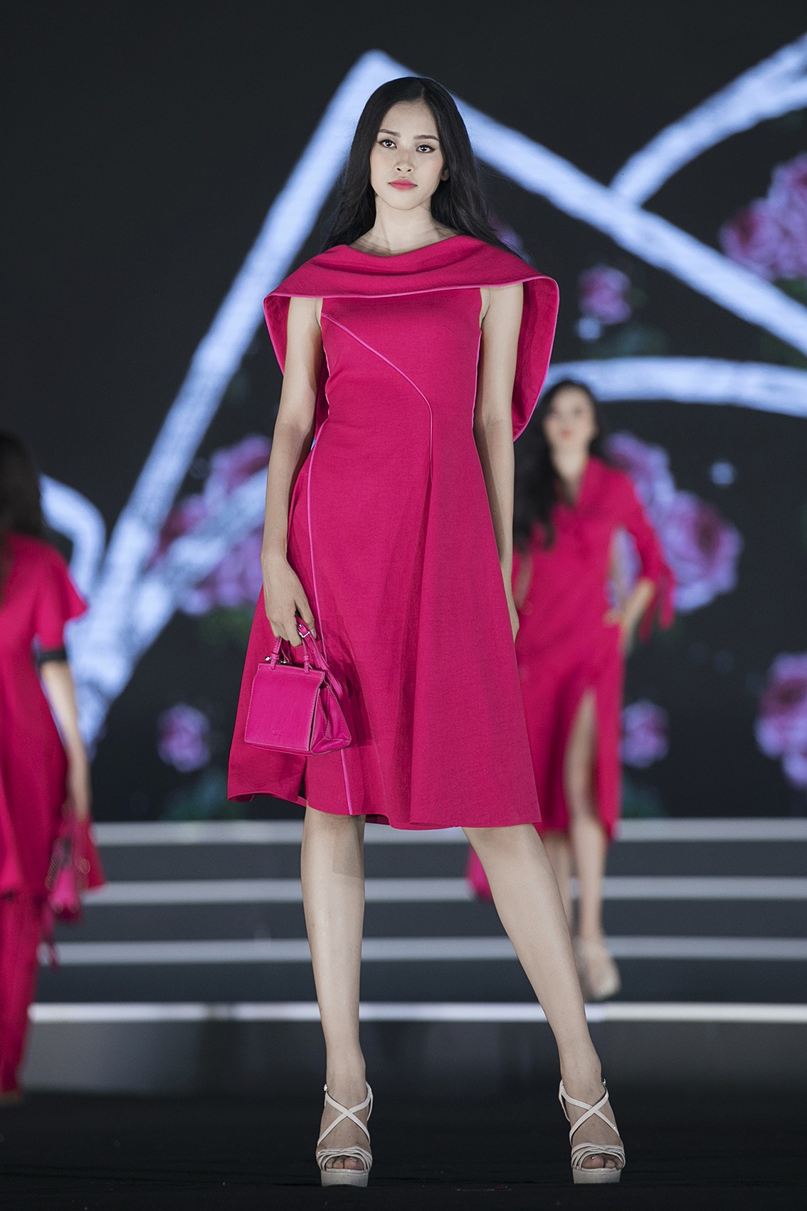 Minh Tiệp bị phản đối khi bình luận thí sinh Hoa Hậu Việt Nam diện váy như vợ mình khi... mang bầu - Ảnh 14. Minh Tiệp bị phản đối khi bình luận thí sinh Hoa Hậu Việt Nam diện váy như vợ mình khi... mang bầu - Ảnh 14.