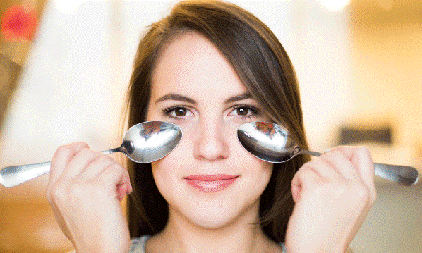 Các nhà khoa học tin rằng bổ sung nhóm thực phẩm này có thể làm giảm bọng mắt, quầng thâm quanh mắt - Ảnh 3.