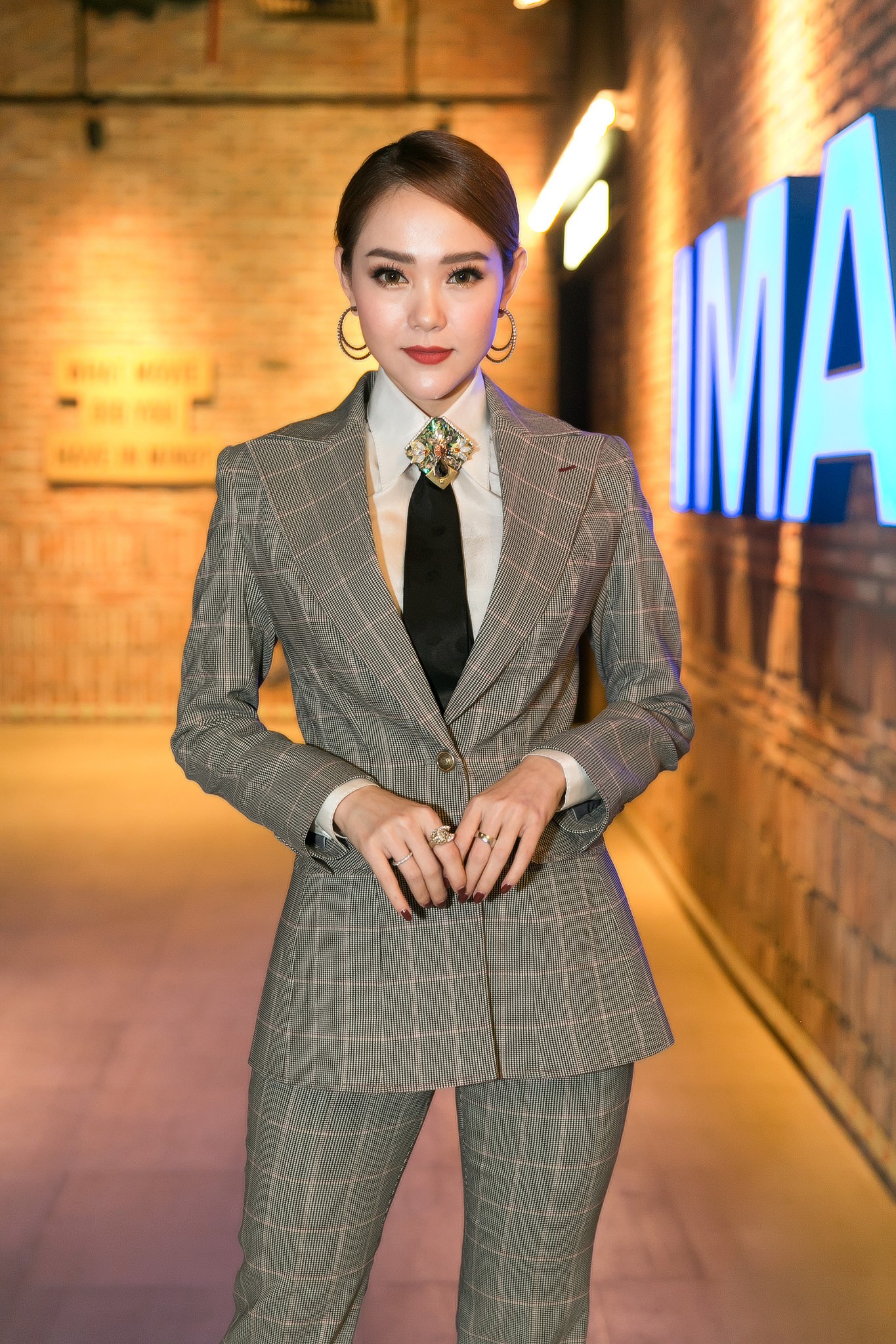 Minh Hằng, Thanh Hằng cùng diện suit cá tính nhưng quả là có chiều cao là có tất cả! - Ảnh 4. Minh Hằng, Thanh Hằng cùng diện suit cá tính nhưng quả là có chiều cao là có tất cả! - Ảnh 4.