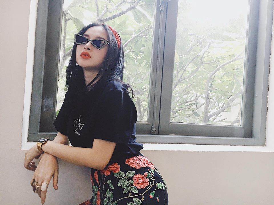 Soi nhất cử nhất động của sao Việt (4/8) - Ảnh 2.