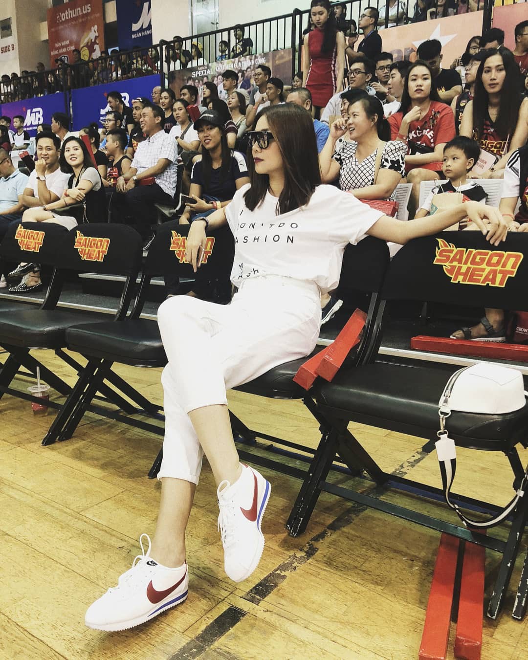 Soi nhất cử nhất động của sao Việt (5/8) - Ảnh 8.