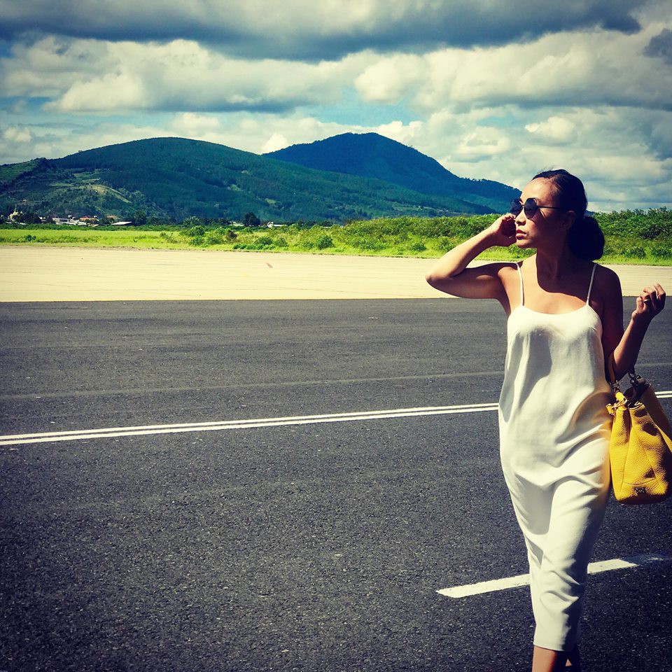 Soi nhất cử nhất động của sao Việt (5/8) - Ảnh 4.