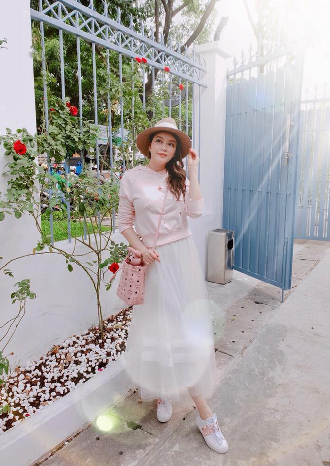 Soi nhất cử nhất động của sao Việt (5/8) - Ảnh 10.