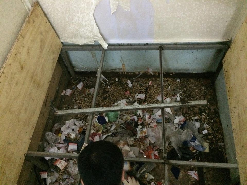 Lại xuất hiện c&ocirc; g&aacute;i si&ecirc;u ở bẩn, ra ngo&agrave;i phấn son lồng lộn, ở nh&agrave; th&igrave; xả r&aacute;c ngập ngụa gầm giường - Ảnh 3.