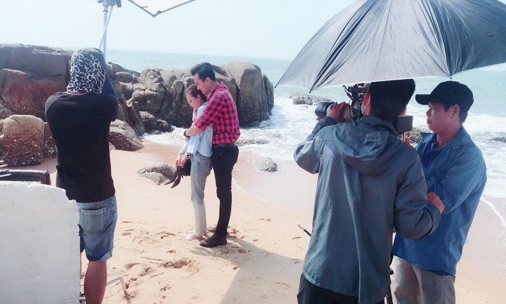 Diễn vi&ecirc;n Gạo Nếp Gạo Tẻ tiết kiệm nhất quả đất: Gi&agrave;u như H&acirc;n cũng chỉ diện đi diện lại một đ&ocirc;i khuy&ecirc;n tai - Ảnh 8.