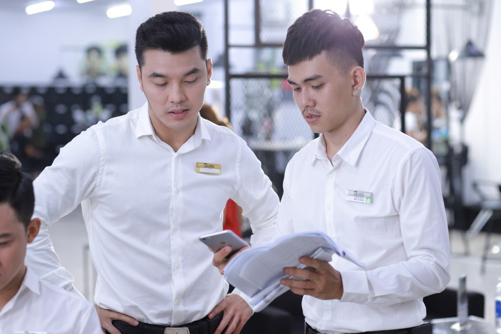 Nghẹt thở với loạt cảnh đ&aacute;nh đấm đi&ecirc;u luyện trong phim ngắn h&agrave;nh động của Ưng Ho&agrave;ng Ph&uacute;c - Ảnh 5.