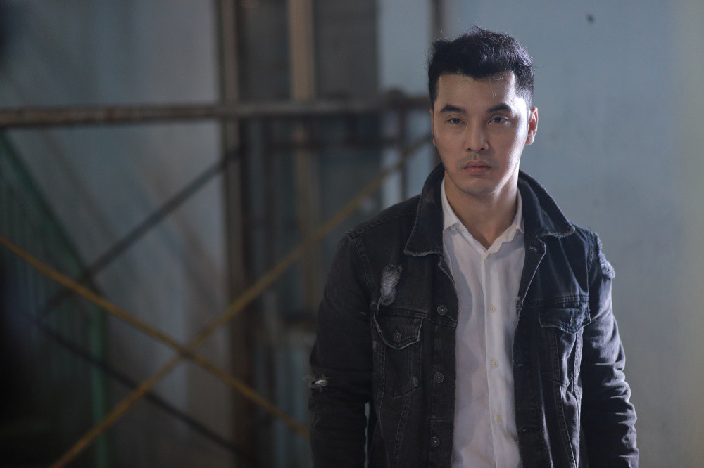 Nghẹt thở với loạt cảnh đ&aacute;nh đấm đi&ecirc;u luyện trong phim ngắn h&agrave;nh động của Ưng Ho&agrave;ng Ph&uacute;c - Ảnh 9.