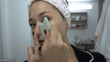 L&agrave;m căng da v&agrave; chống l&atilde;o h&oacute;a, dụng cụ &ldquo;vuốt&rdquo; mặt bằng đ&aacute; n&agrave;y sẽ rất cần thiết cho những n&agrave;ng ngo&agrave;i 30 - Ảnh 6.