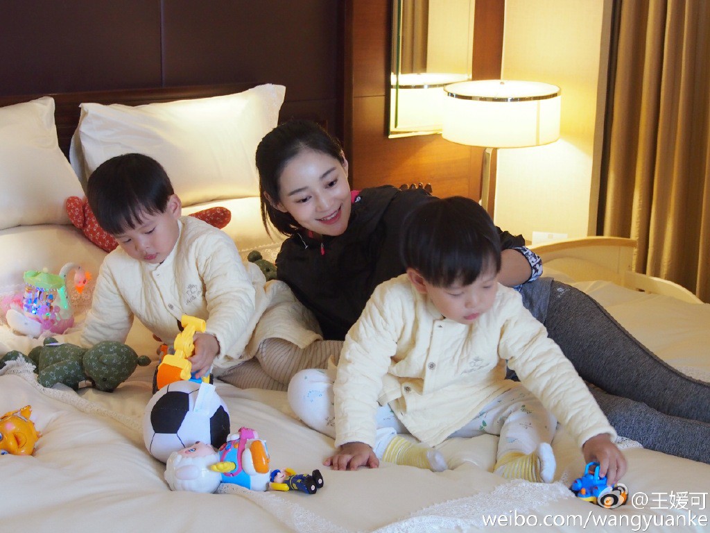 49e906a8jw1f1cpmm39loj21w01f0kdy