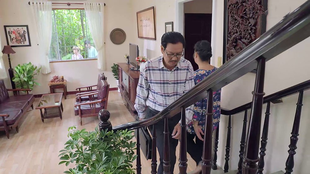 Gạo nếp gạo tẻ: B&agrave; Mai hy sinh cả đời cho gia đ&igrave;nh, nhưng l&uacute;c buồn phiền th&igrave; chẳng ai th&egrave;m quan t&acirc;m ngo&agrave;i một người kh&oacute; ngờ nhất - Ảnh 2.