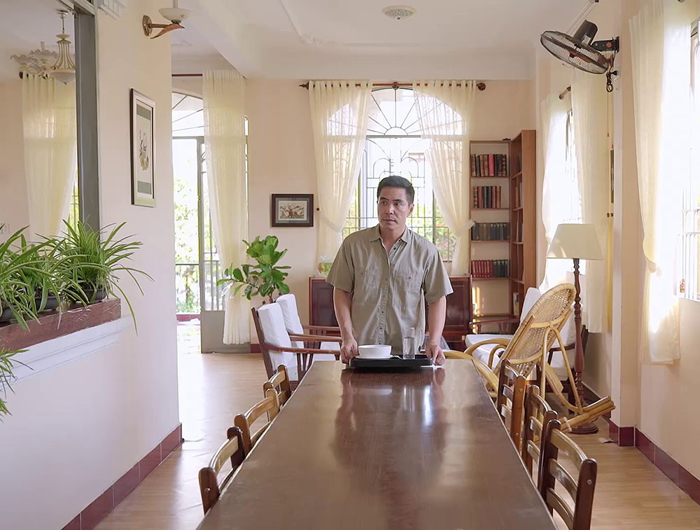 Gạo nếp gạo tẻ: B&agrave; Mai hy sinh cả đời cho gia đ&igrave;nh, nhưng l&uacute;c buồn phiền th&igrave; chẳng ai th&egrave;m quan t&acirc;m ngo&agrave;i một người kh&oacute; ngờ nhất - Ảnh 6.