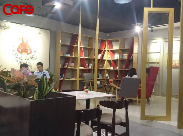 B&ecirc;n trong qu&aacute;n cafe King Coffee của vợ vua c&agrave; ph&ecirc; Trung Nguy&ecirc;n c&oacute; g&igrave;? - Ảnh 4.