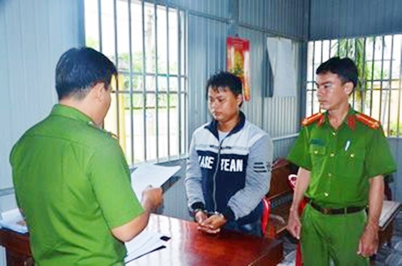 Đồng Th&aacute;p: Tranh thủ vợ vắng nh&agrave;, bố dượng nhiều lần h&atilde;m hiếp con g&aacute;i 14 tuổi rồi đe dọa giết chết nếu tiết lộ - Ảnh 1.