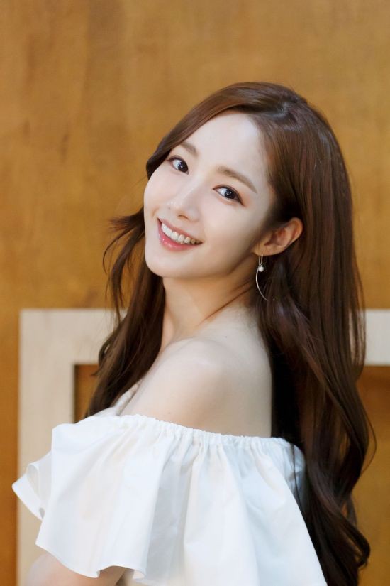 park-min-young-picks-favorite-entertainer-she-wants-to-work-belong