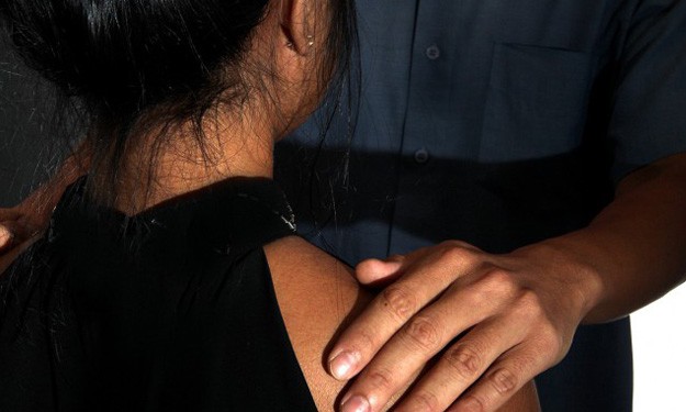 Ch&uacute; đ&oacute; th&iacute;ch con lắm, c&acirc;u n&oacute;i ng&acirc;y thơ của con g&aacute;i tiết lộ sự thật động trời về g&atilde; kh&aacute;ch trọ khiến người mẹ đau x&eacute; ruột gan - Ảnh 1.