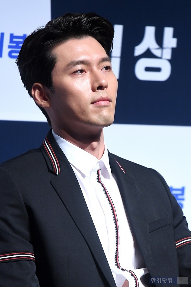 Tường th&agrave;nh Son Ye Jin v&agrave; Hyun Bin qu&aacute; đẹp, nhưng điều fan ch&uacute; &yacute; lại l&agrave; d&aacute;ng đứng đơ cứng của 2 người b&ecirc;n nhau - Ảnh 12.