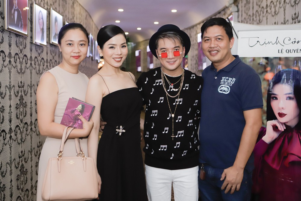 Lệ Quyên đấu giá mắt kính, Đàm Vĩnh Hưng bán điện thoại để giúp đỡ Mai Phương - Lê Bình - Ảnh 8. Lệ Quyên đấu giá mắt kính, Đàm Vĩnh Hưng bán điện thoại để giúp đỡ Mai Phương - Lê Bình - Ảnh 8.