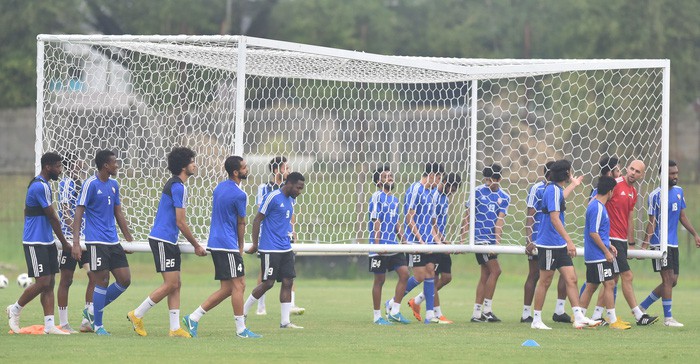 Olympic UAE tập kỹ penalty, tự tin giành tấm HCĐ tại ASIAD - Ảnh 1. Olympic UAE tập kỹ penalty, tự tin giành tấm HCĐ tại ASIAD - Ảnh 1.