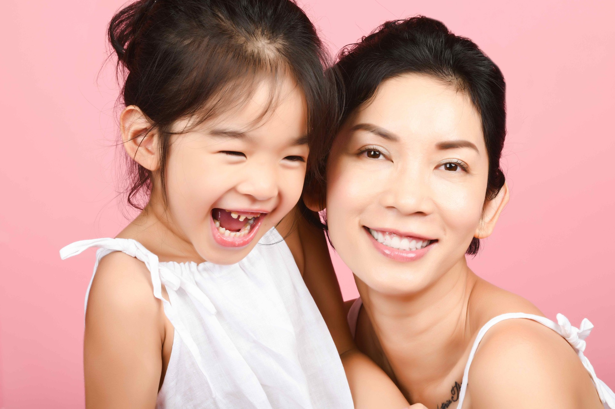Làm mẹ đơn thân ở tuổi 40, Xuân Lan khoe hạnh phúc bên con gái cưng - Ảnh 1. Làm mẹ đơn thân ở tuổi 40, Xuân Lan khoe hạnh phúc bên con gái cưng - Ảnh 1.