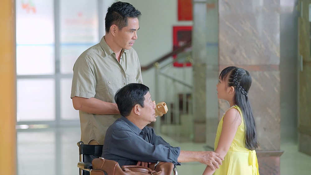 Phân đoạn cuối cùng của cố diễn viên Nguyễn Hậu đã lên sóng Gạo nếp gạo tẻ tối qua: Cảnh quay dở dang như một điềm báo! - Ảnh 2. Phân đoạn cuối cùng của cố diễn viên Nguyễn Hậu đã lên sóng Gạo nếp gạo tẻ tối qua: Cảnh quay dở dang như một điềm báo! - Ảnh 2.