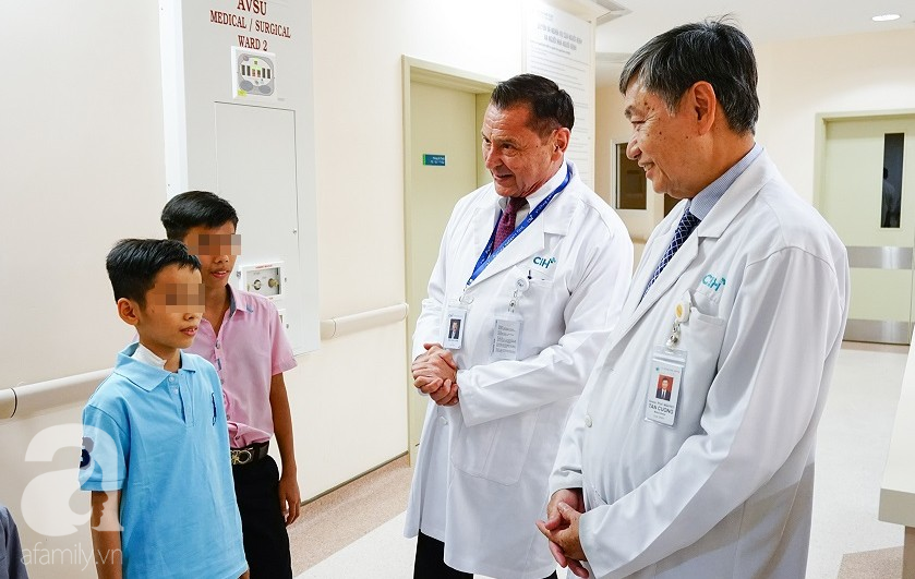 Cha mẹ nhất quyết không cho truyền máu, bé trai mang khối khối u gan nguy kịch được bác sĩ dùng cách này để hồi sinh - Ảnh 6. Cha mẹ nhất quyết không cho truyền máu, bé trai mang khối khối u gan nguy kịch được bác sĩ dùng cách này để hồi sinh - Ảnh 6.