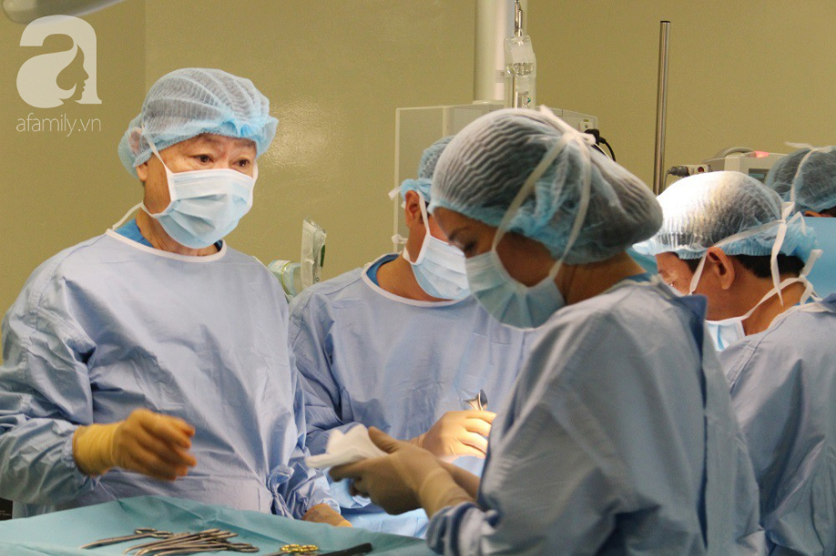 Cha mẹ nhất quyết không cho truyền máu, bé trai mang khối khối u gan nguy kịch được bác sĩ dùng cách này để hồi sinh - Ảnh 1. Cha mẹ nhất quyết không cho truyền máu, bé trai mang khối khối u gan nguy kịch được bác sĩ dùng cách này để hồi sinh - Ảnh 1.