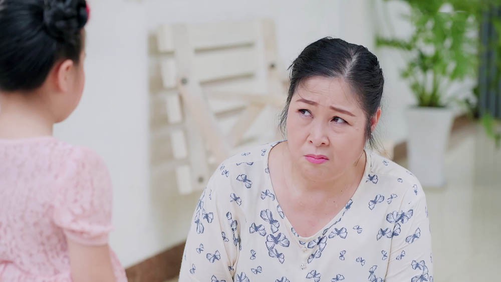 Xấu hổ vì mẹ ăn mặc quê mùa, Hân Hoa hậu nhận cái kết đáng đời trong Gạo nếp gạo tẻ - Ảnh 1. Xấu hổ vì mẹ ăn mặc quê mùa, Hân Hoa hậu nhận cái kết đáng đời trong Gạo nếp gạo tẻ - Ảnh 1.