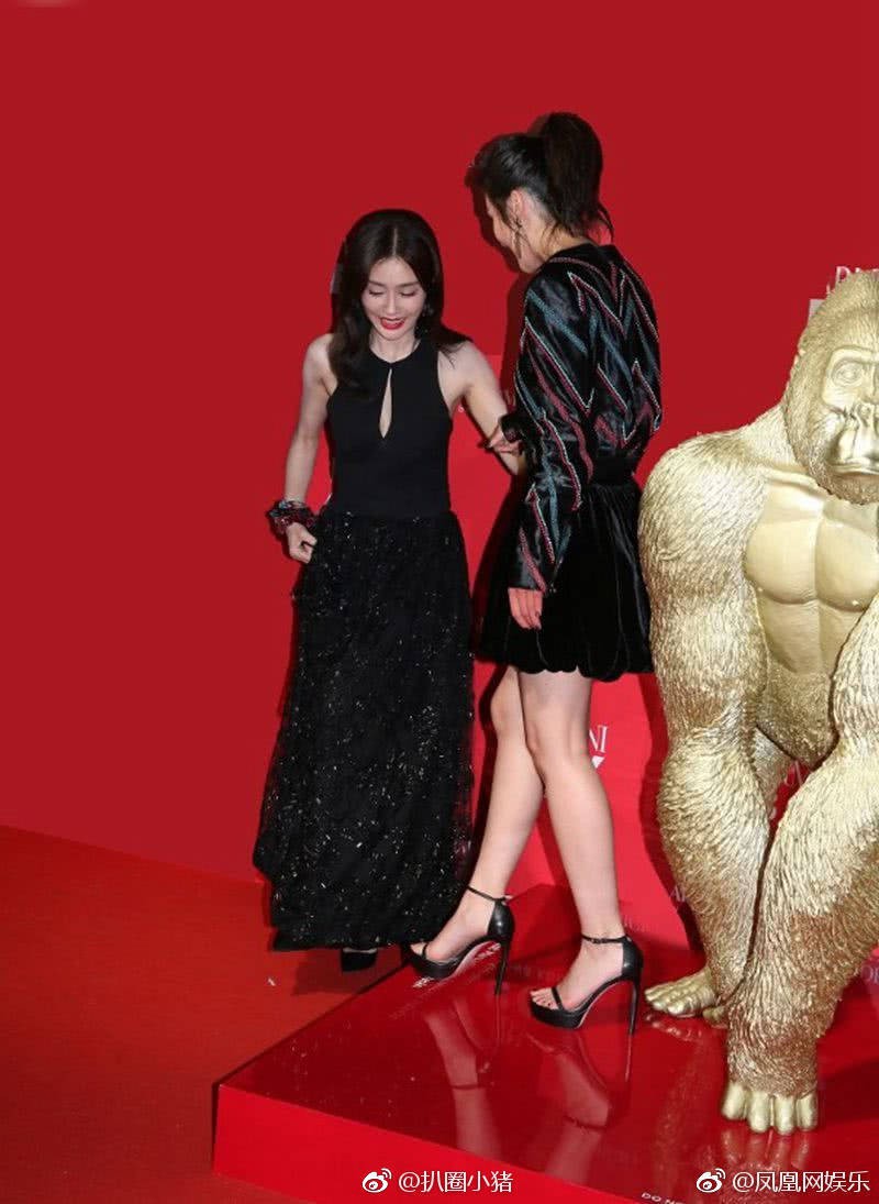 Tần Lam quyến rũ đến mức Thái Trác Nghiên phải phát cuồng: Hoàng hậu quá xinh, quá thơm, là con trai nhất định sẽ theo đuổi - Ảnh 15. Tần Lam quyến rũ đến mức Thái Trác Nghiên phải phát cuồng: Hoàng hậu quá xinh, quá thơm, là con trai nhất định sẽ theo đuổi - Ảnh 15.
