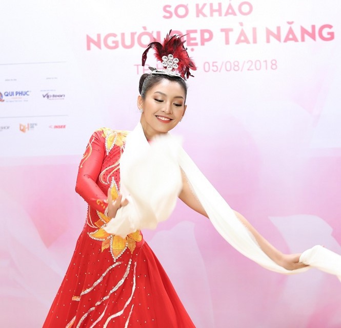 Những điều thú vị của dàn thí sinh lọt vào chung kết Hoa hậu Việt Nam 2018: Người eo nhỏ hơn cả Ngọc Trinh, người đỗ thạc sĩ tại Anh - Ảnh 23. Những điều thú vị của dàn thí sinh lọt vào chung kết Hoa hậu Việt Nam 2018: Người eo nhỏ hơn cả Ngọc Trinh, người đỗ thạc sĩ tại Anh - Ảnh 23.