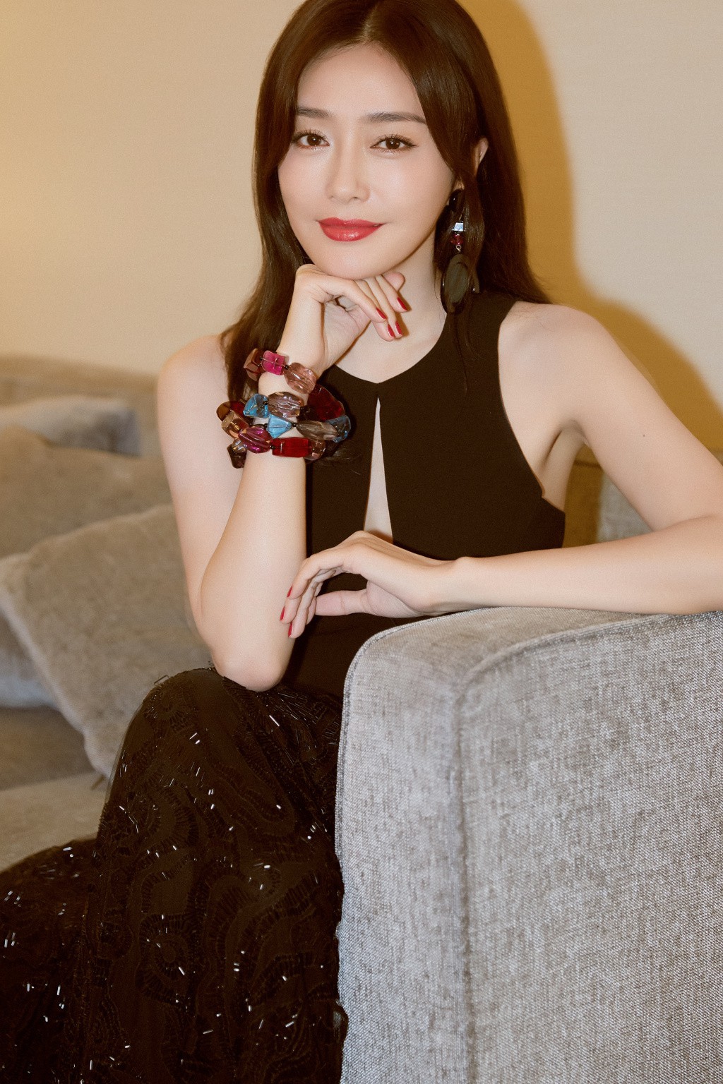 Tần Lam quyến rũ đến mức Thái Trác Nghiên phải phát cuồng: Hoàng hậu quá xinh, quá thơm, là con trai nhất định sẽ theo đuổi - Ảnh 9. Tần Lam quyến rũ đến mức Thái Trác Nghiên phải phát cuồng: Hoàng hậu quá xinh, quá thơm, là con trai nhất định sẽ theo đuổi - Ảnh 9.