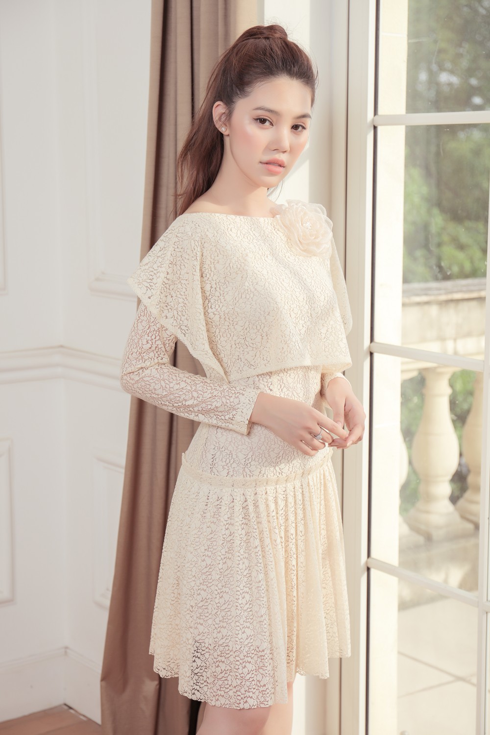 Hoa hậu con nhà giàu Jolie Nguyễn diện váy áo xuyên thấu nhưng không phản cảm - Ảnh 13. Hoa hậu con nhà giàu Jolie Nguyễn diện váy áo xuyên thấu nhưng không phản cảm - Ảnh 13.