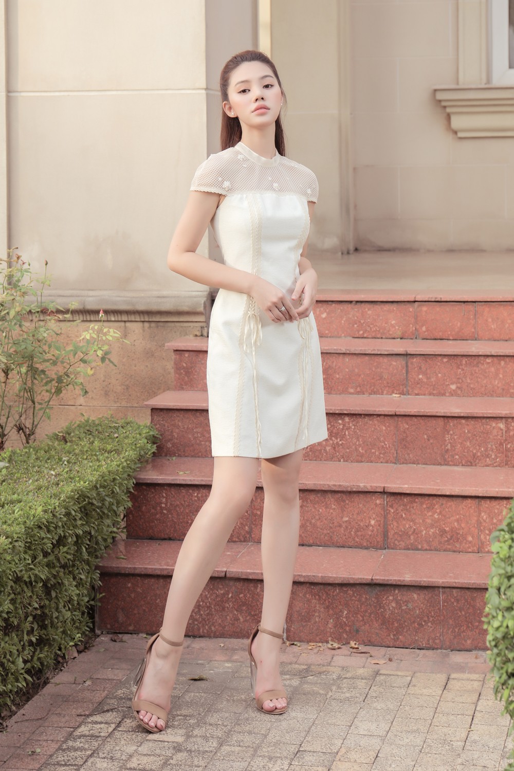 Hoa hậu con nhà giàu Jolie Nguyễn diện váy áo xuyên thấu nhưng không phản cảm - Ảnh 9. Hoa hậu con nhà giàu Jolie Nguyễn diện váy áo xuyên thấu nhưng không phản cảm - Ảnh 9.