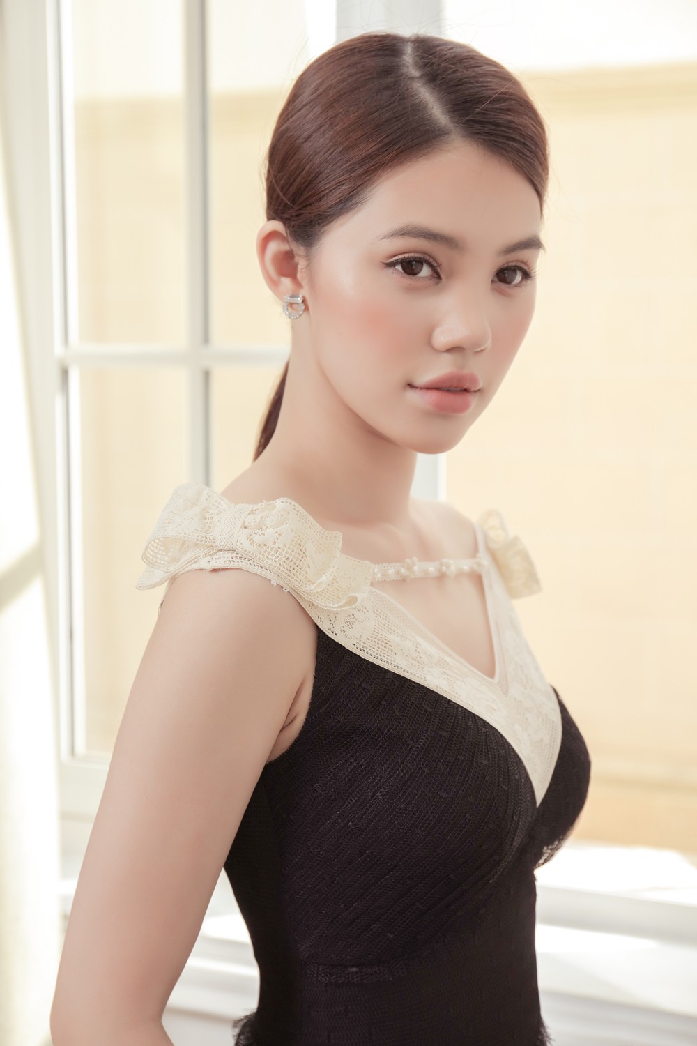 Hoa hậu con nhà giàu Jolie Nguyễn diện váy áo xuyên thấu nhưng không phản cảm - Ảnh 15. Hoa hậu con nhà giàu Jolie Nguyễn diện váy áo xuyên thấu nhưng không phản cảm - Ảnh 15.