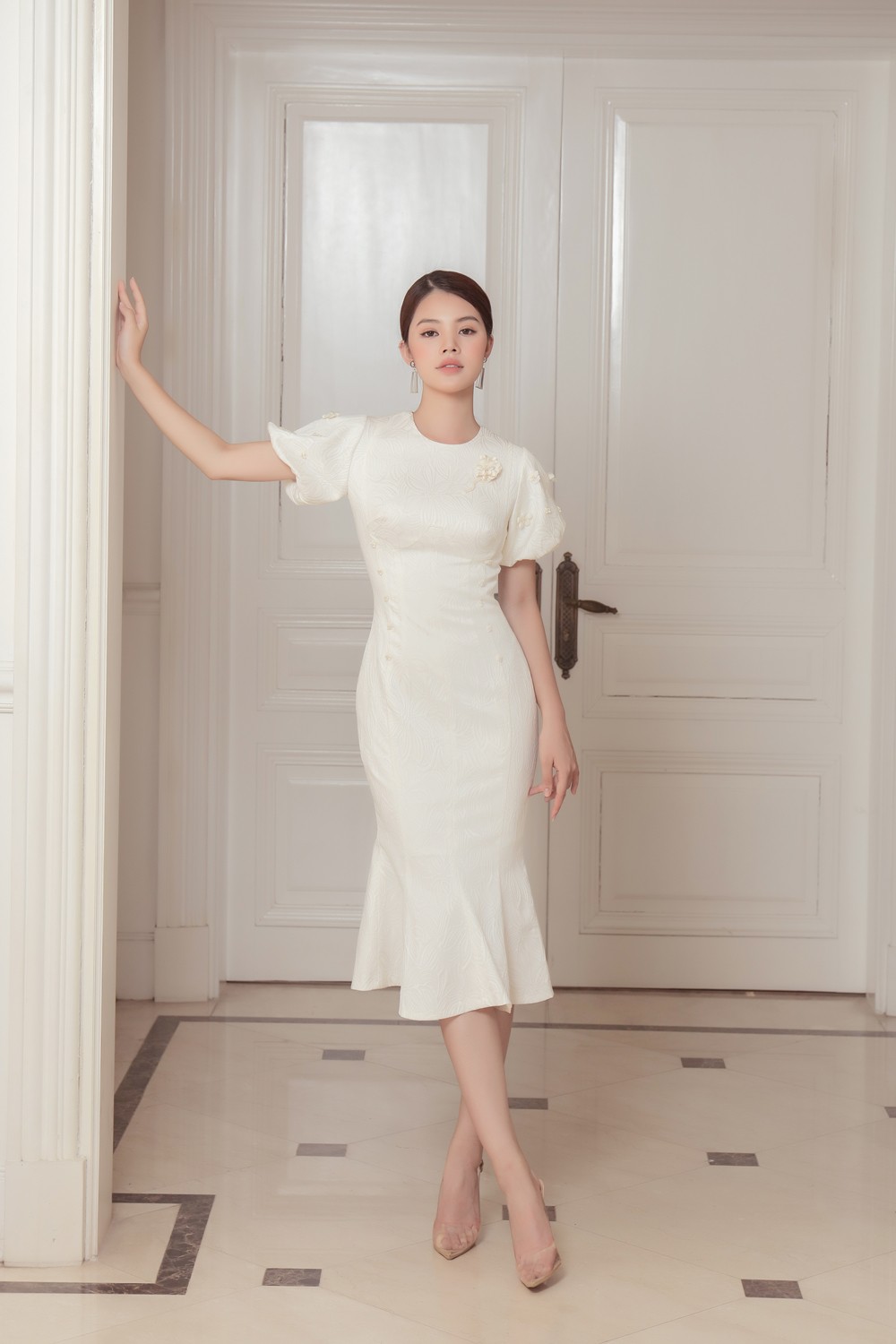 Hoa hậu con nhà giàu Jolie Nguyễn diện váy áo xuyên thấu nhưng không phản cảm - Ảnh 7. Hoa hậu con nhà giàu Jolie Nguyễn diện váy áo xuyên thấu nhưng không phản cảm - Ảnh 7.