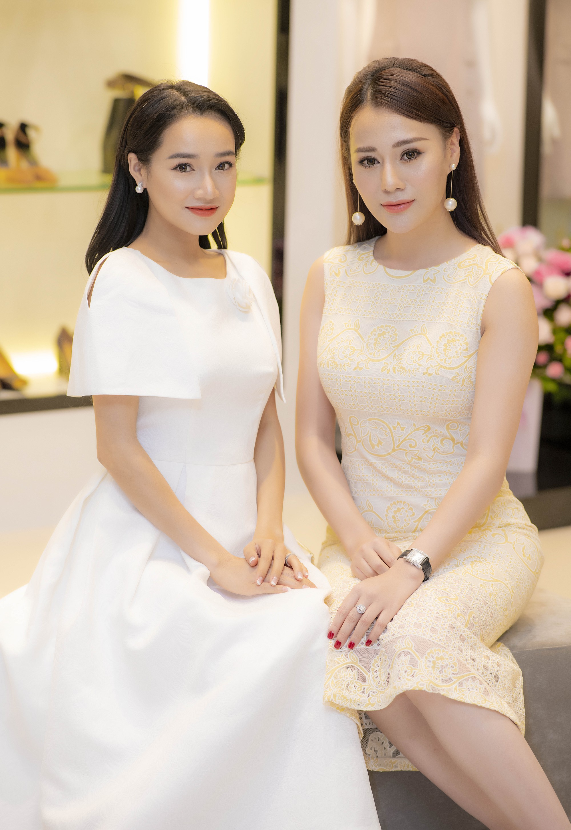 Nhã Phương lại gây chú ý khi diện đầm xòe và lấy túi xách che vòng 2 trước ngày cưới - Ảnh 6. Nhã Phương lại gây chú ý khi diện đầm xòe và lấy túi xách che vòng 2 trước ngày cưới - Ảnh 6.