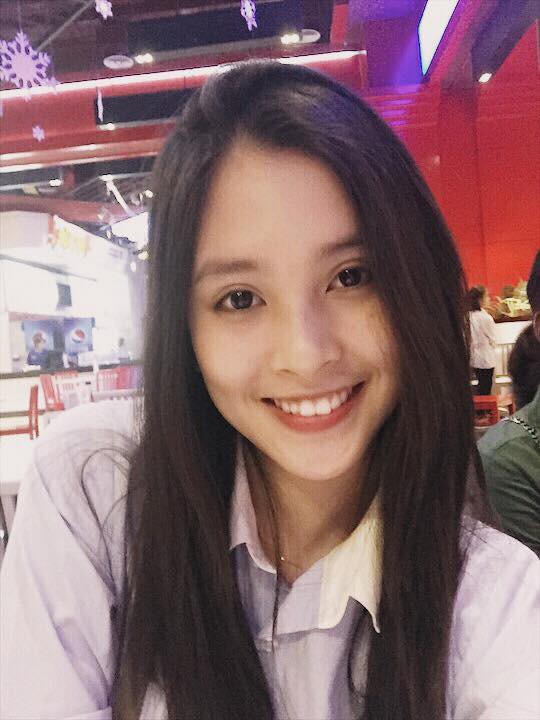 Hoa hậu v&agrave; &Aacute; hậu, ai mới l&agrave; thi&ecirc;n thần &aacute;o trắng khi c&ograve;n học cấp 3? - Ảnh 1.