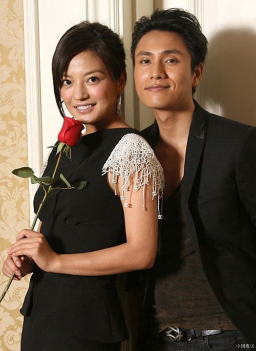 Triệu Vy x&oacute;a ảnh th&acirc;n thiết b&ecirc;n Trần Kh&ocirc;n sau khi bị fan khơi lại bất h&ograve;a năm xưa - Ảnh 1.