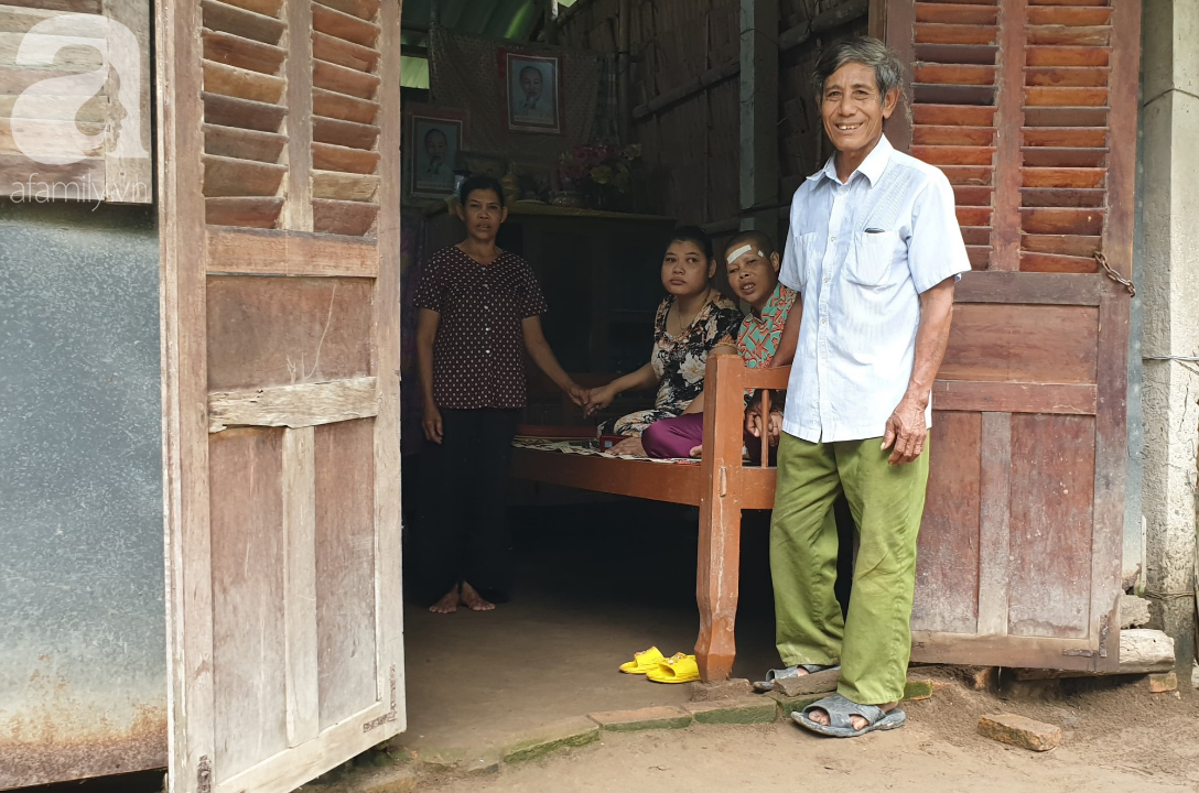 Ph&eacute;p m&agrave;u đến với bố mẹ gi&agrave; mong 2 con g&aacute;i khờ được ăn một bữa no rồi c&ugrave;ng chết cũng m&atilde;n nguyện - Ảnh 8.