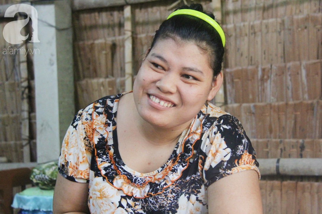 Ph&eacute;p m&agrave;u đến với bố mẹ gi&agrave; mong 2 con g&aacute;i khờ được ăn một bữa no rồi c&ugrave;ng chết cũng m&atilde;n nguyện - Ảnh 2.