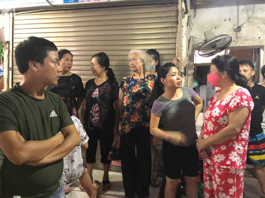 N&oacute;ng: Ph&aacute;t hiện thi thể bị biến dạng sau vụ ch&aacute;y khu nh&agrave; trọ tại dốc BV Nhi Trung Ương - Ảnh 4.