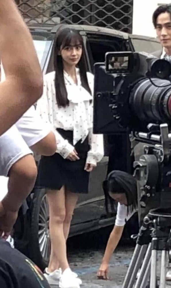 Quay phim bận rộn, Angela Baby mang theo qu&yacute; tử Bọt Biển Nhỏ sang tận Rome để tiện chăm s&oacute;c - Ảnh 13.