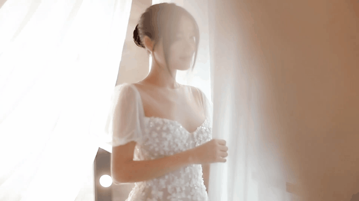 Ng&acirc;y người ngắm nh&igrave;n Nh&atilde; Phương xinh đẹp, mơ m&agrave;ng diện  2 mẫu v&aacute;y cưới tiếp theo trong clip thử v&aacute;y được NTK Chung Thanh Phong h&eacute; lộ - Ảnh 6.